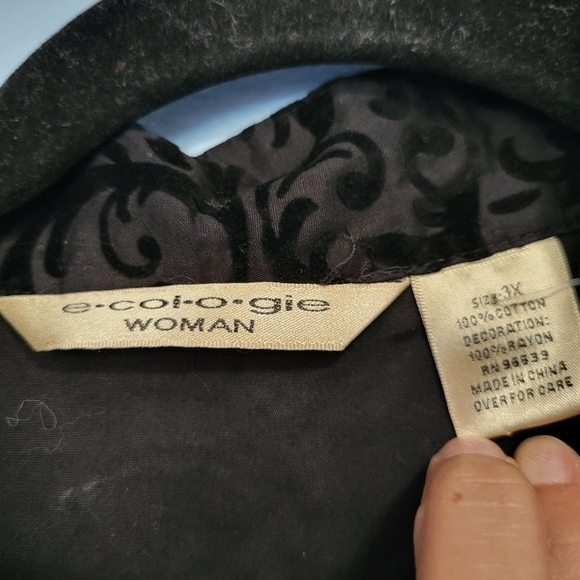 Ecologie Pintucked Button Front Tunic Top in Black Plus Size 3X - Picture 10 of 13